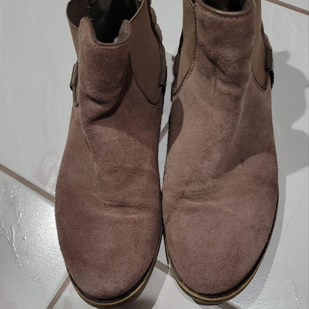 Steve Madden tan slip on ankle boots size 9